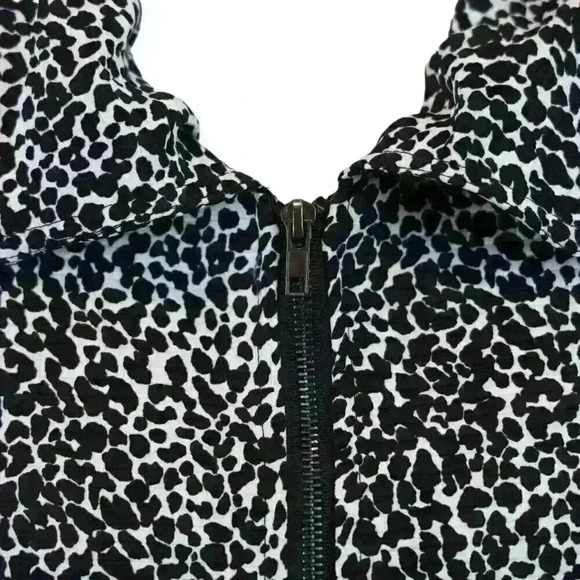Zoe D Black White Animal Print Coat Ruffled Collar Size Large - Picture 2 of 6